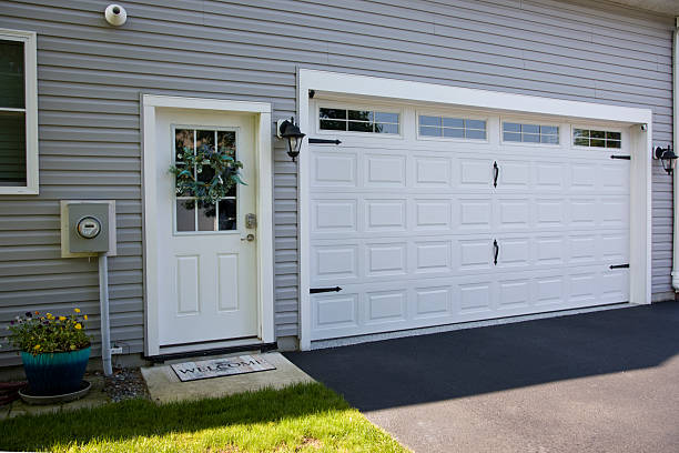 24/7 Emergency Garage Door Roller Replacement experts in Golden Hills, CA